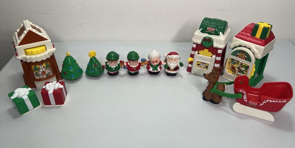 Vintage Fisher Price Little People Christmas Village 2002